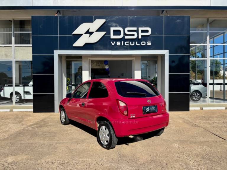CHEVROLET - CELTA - 2010/2011 - Vermelha - R$ 25.900,00