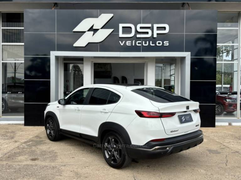 FIAT - FASTBACK - 2023/2023 - Branca - R$ 123.900,00