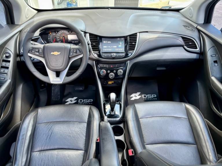 CHEVROLET - TRACKER - 2017/2018 - Cinza - R$ 94.900,00