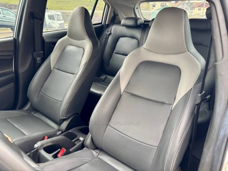 CHEVROLET - ONIX - 2022/2023 - Branca - R$ 76.900,00