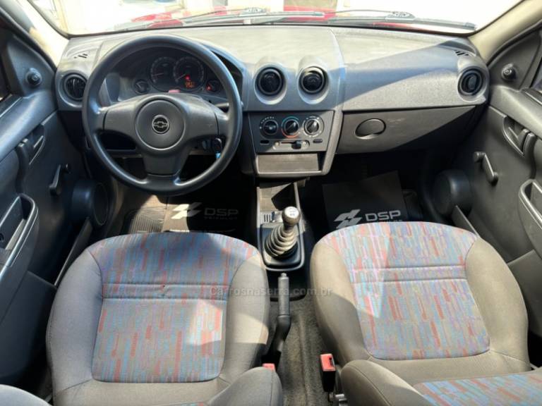 CHEVROLET - CELTA - 2010/2011 - Vermelha - R$ 25.900,00