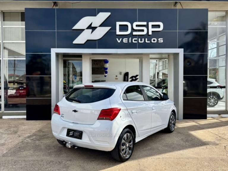 CHEVROLET - ONIX - 2021/2021 - Branca - R$ 64.900,00