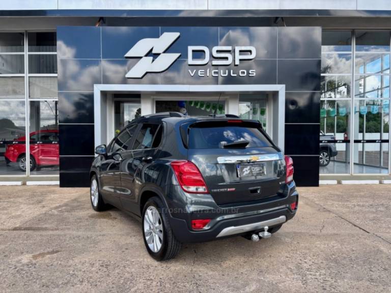 CHEVROLET - TRACKER - 2017/2018 - Cinza - R$ 94.900,00