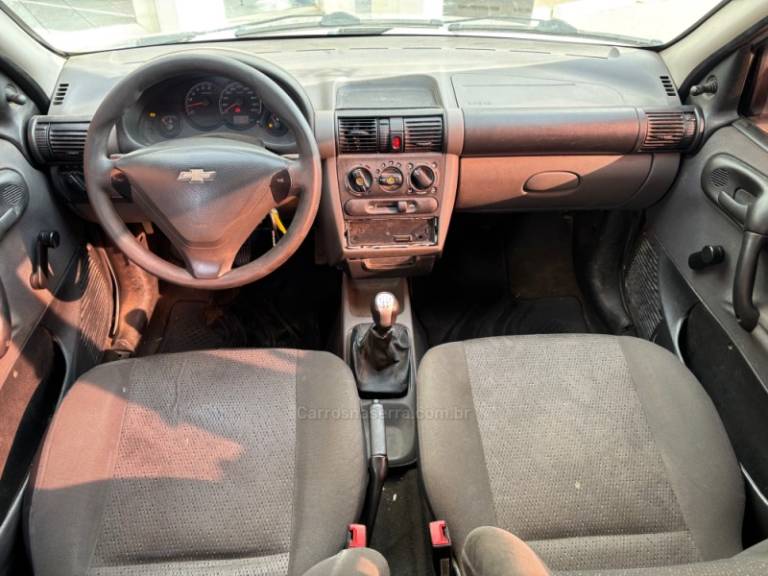 CHEVROLET - CLASSIC - 2014/2015 - Prata - R$ 25.900,00