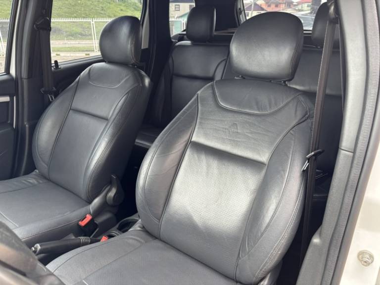 RENAULT - DUSTER - 2015/2016 - Branca - R$ 62.900,00