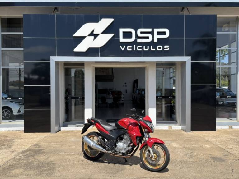 HONDA - CB 300R - 2015/2015 - Vermelha - R$ 16.900,00