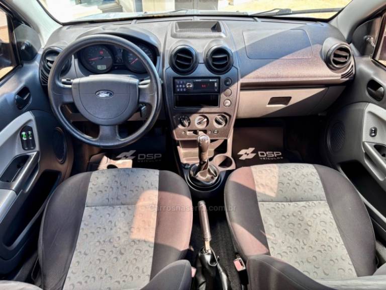 FORD - FIESTA - 2009/2010 - Prata - R$ 25.900,00