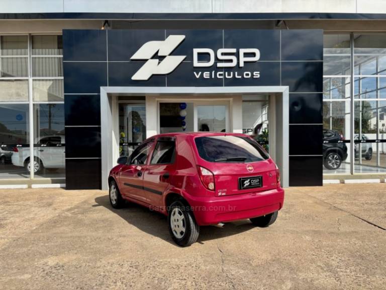 CHEVROLET - CELTA - 2010/2011 - Vermelha - R$ 25.900,00