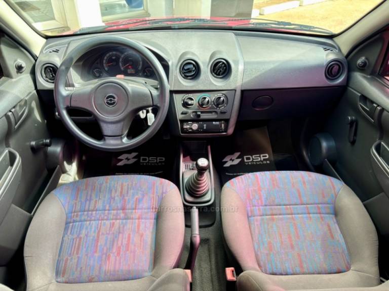 CHEVROLET - CELTA - 2010/2011 - Vermelha - R$ 25.900,00